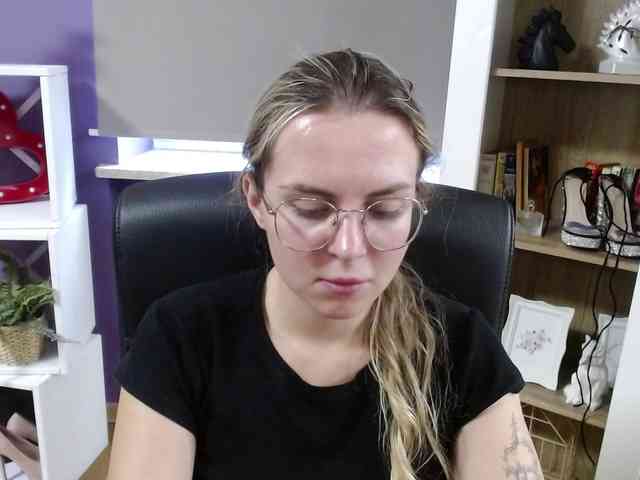 Soft-Zoey webcam