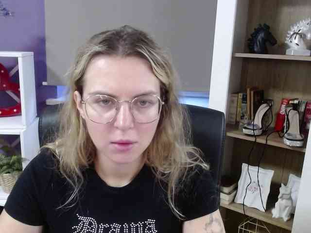 Soft-Zoey webcam