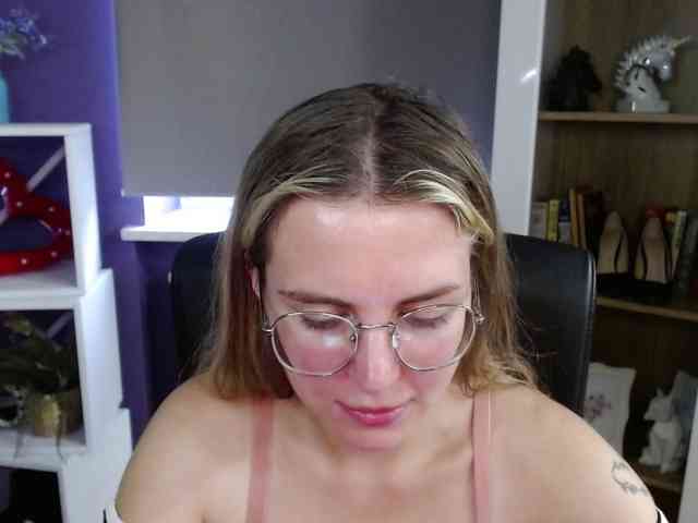 Soft-Zoey webcam