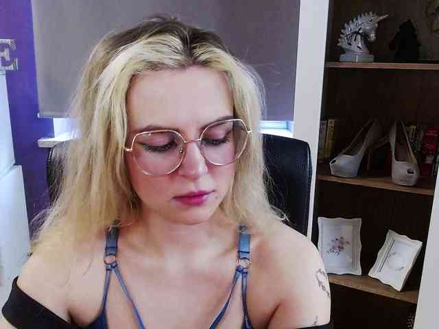 Soft-Zoey webcam