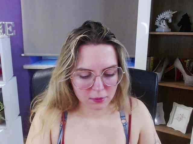 Soft-Zoey webcam