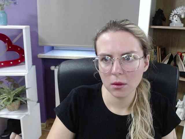 Soft-Zoey webcam