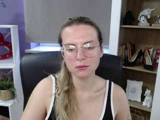 Soft-Zoey webcam