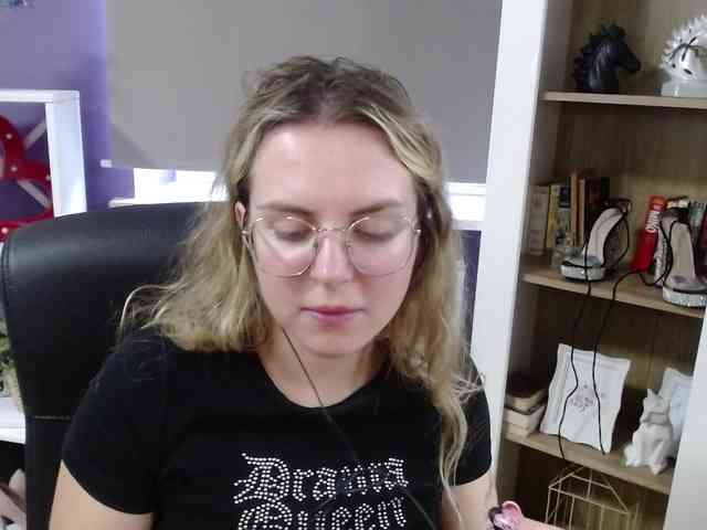 Soft-Zoey webcam