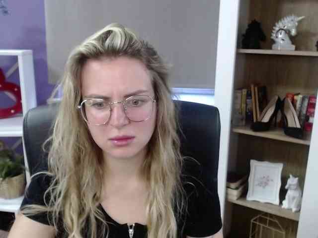 Soft-Zoey webcam