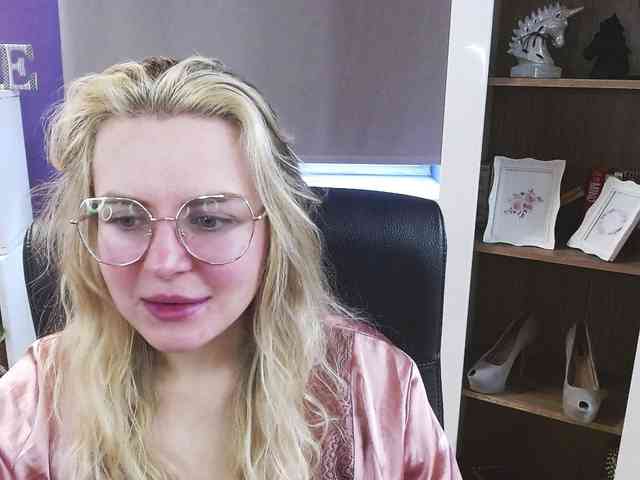 Soft-Zoey webcam