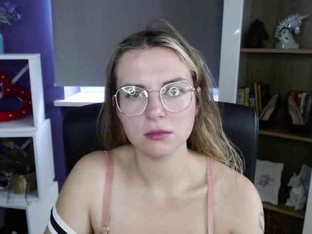 Soft-Zoey webcam