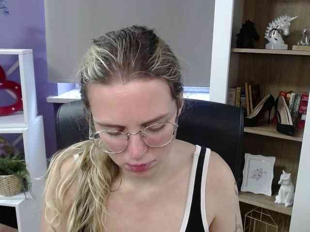 Soft-Zoey webcam