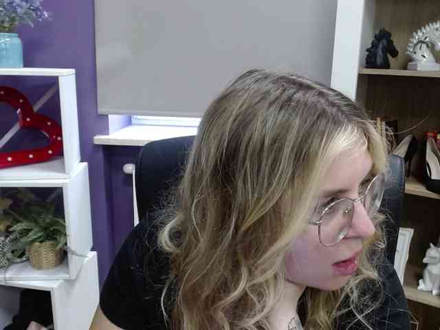 Soft-Zoey webcam