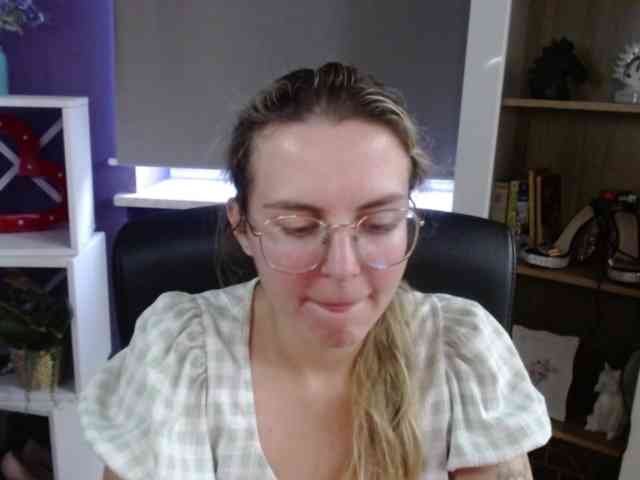 Soft-Zoey webcam