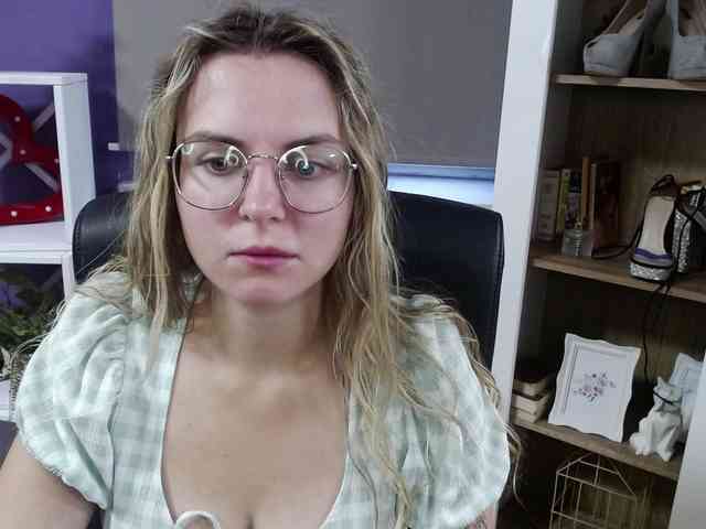 Soft-Zoey webcam