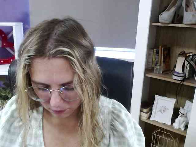 Soft-Zoey webcam