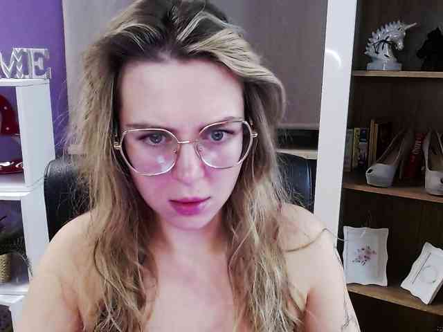 Soft-Zoey webcam