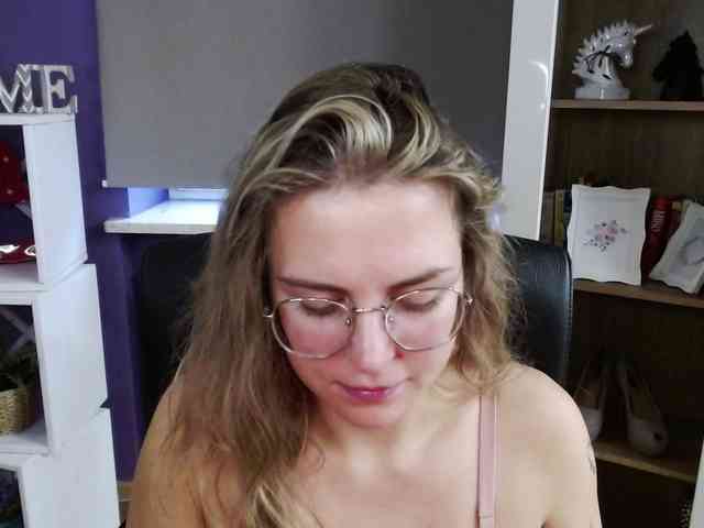 Soft-Zoey webcam