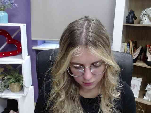 Soft-Zoey webcam