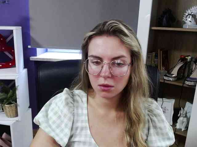 Soft-Zoey webcam