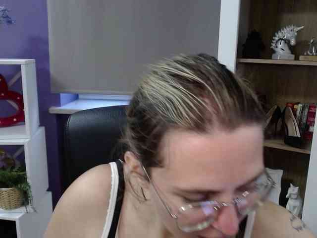 Soft-Zoey webcam