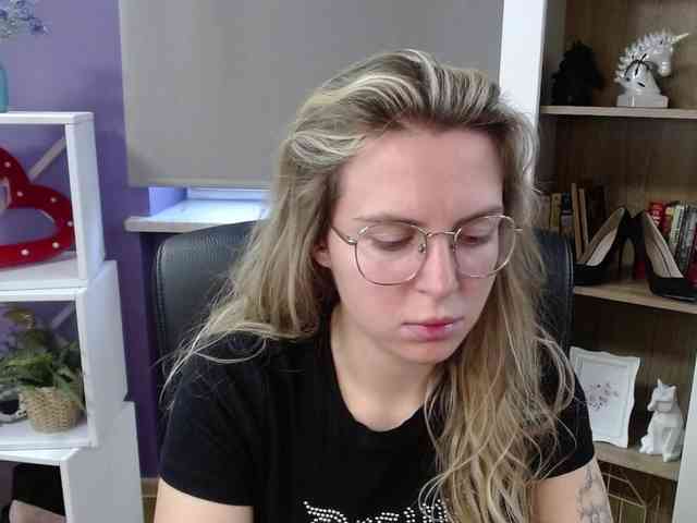 Soft-Zoey webcam