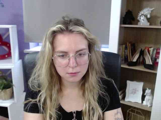 Soft-Zoey webcam
