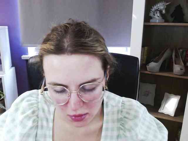 Soft-Zoey webcam