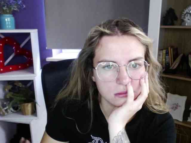 Soft-Zoey webcam