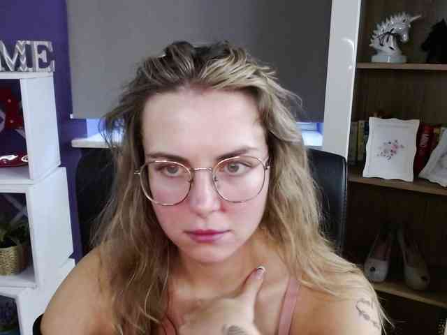 Soft-Zoey webcam