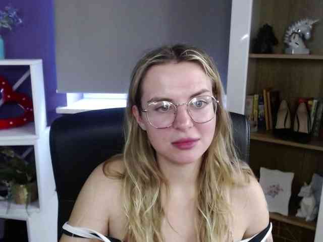 Soft-Zoey webcam
