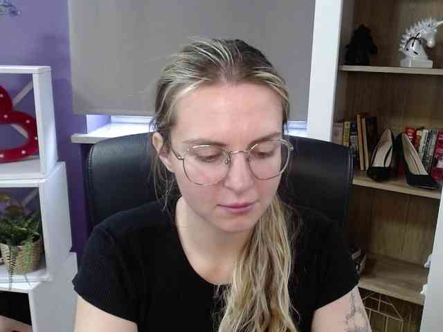 Soft-Zoey webcam