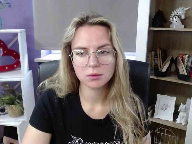 Soft-Zoey webcam