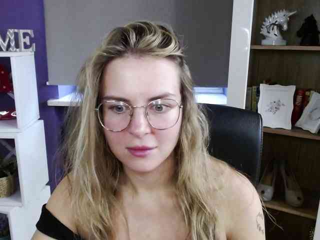 Soft-Zoey webcam