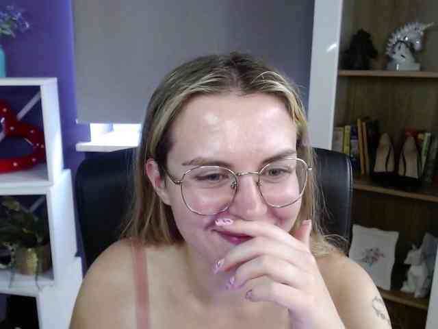 Soft-Zoey webcam