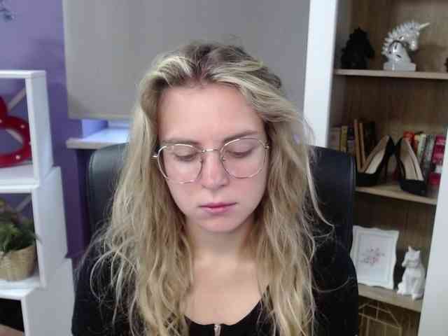 Soft-Zoey webcam