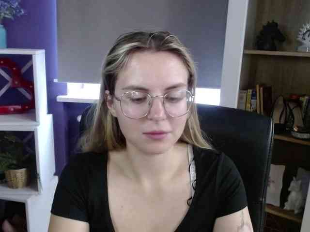 Soft-Zoey webcam