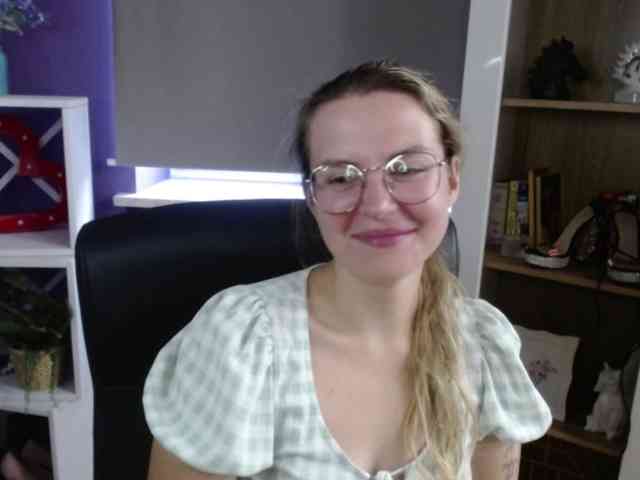 Soft-Zoey webcam