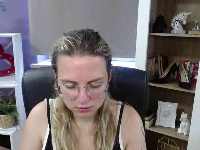 Soft-Zoey webcam