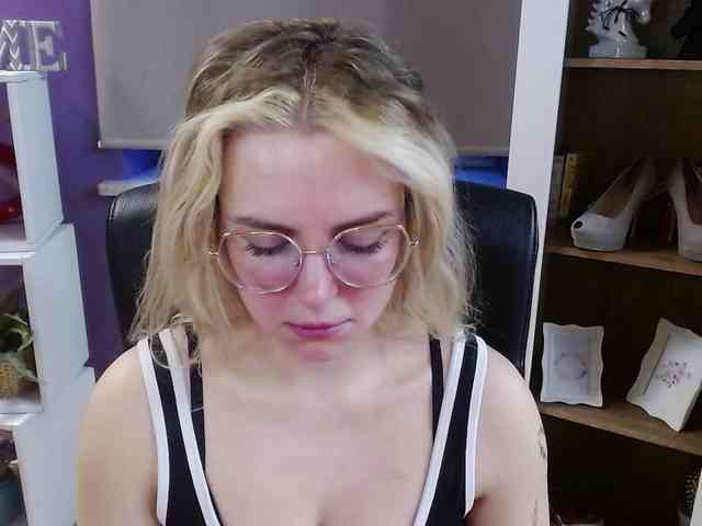 Soft-Zoey webcam