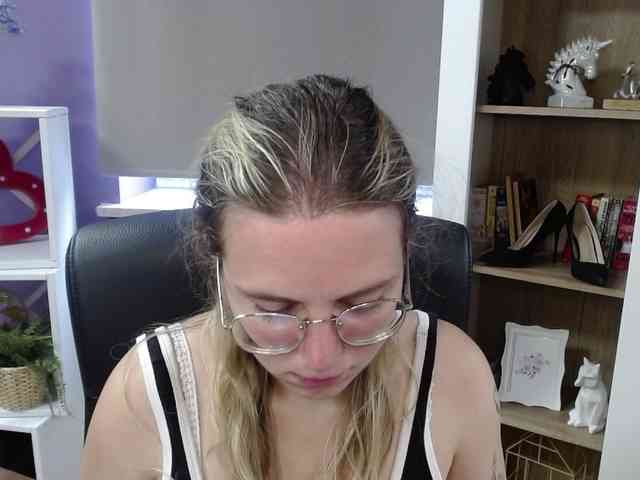 Soft-Zoey webcam