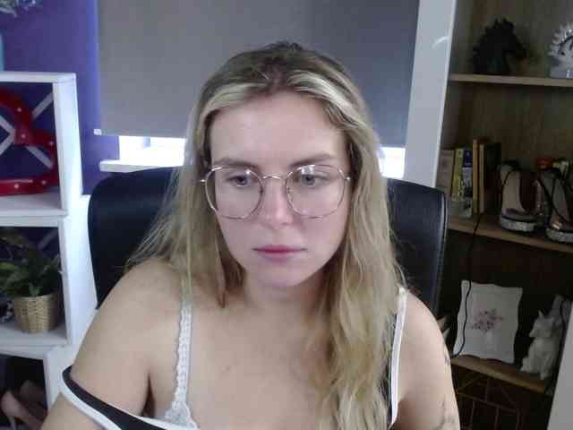 Soft-Zoey webcam