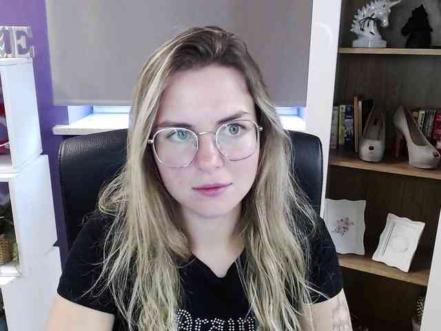 Soft-Zoey webcam