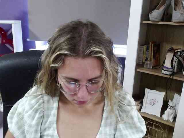 Soft-Zoey webcam