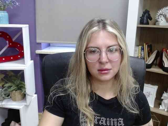 Soft-Zoey webcam