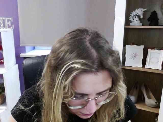 Soft-Zoey webcam