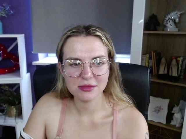Soft-Zoey webcam