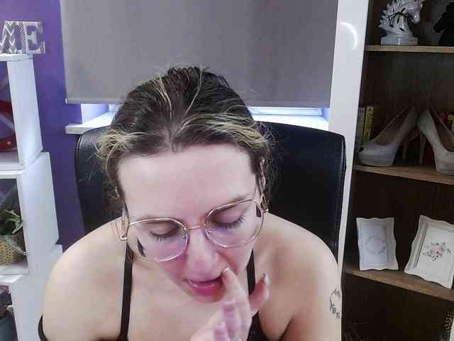 soft-zoey Live Webcam on BongaCams