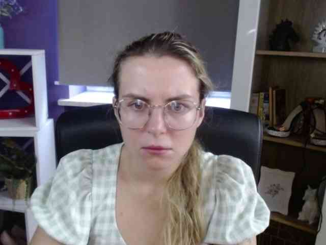 Soft-Zoey webcam