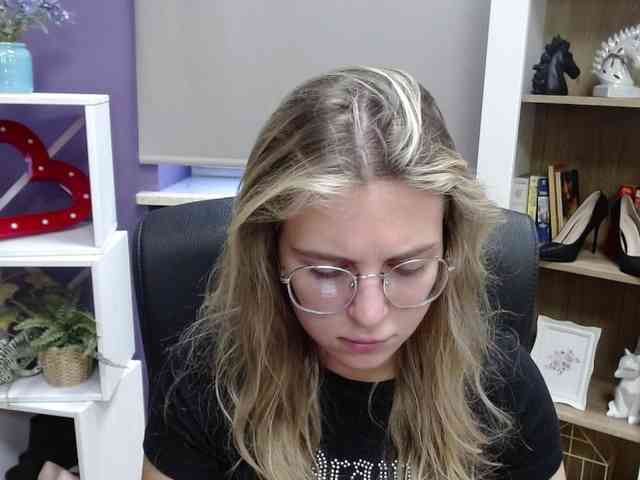 Soft-Zoey webcam