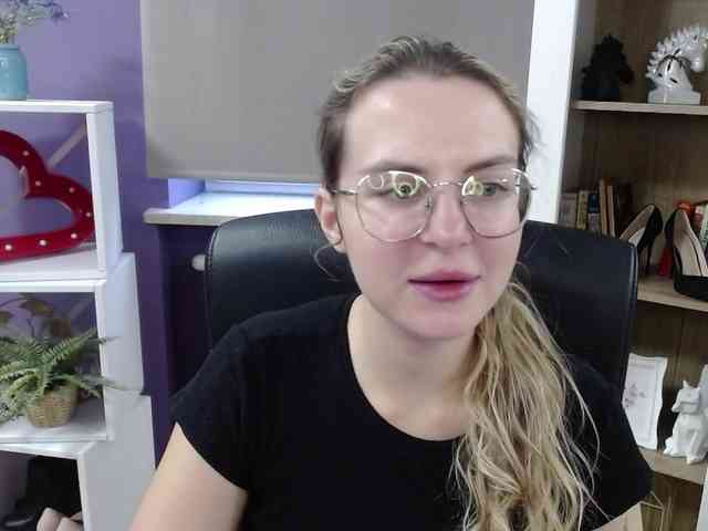 Soft-Zoey webcam