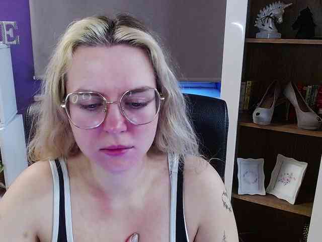 Soft-Zoey webcam