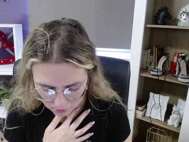 Soft-Zoey webcam