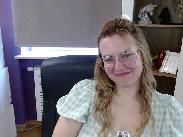Soft-Zoey webcam